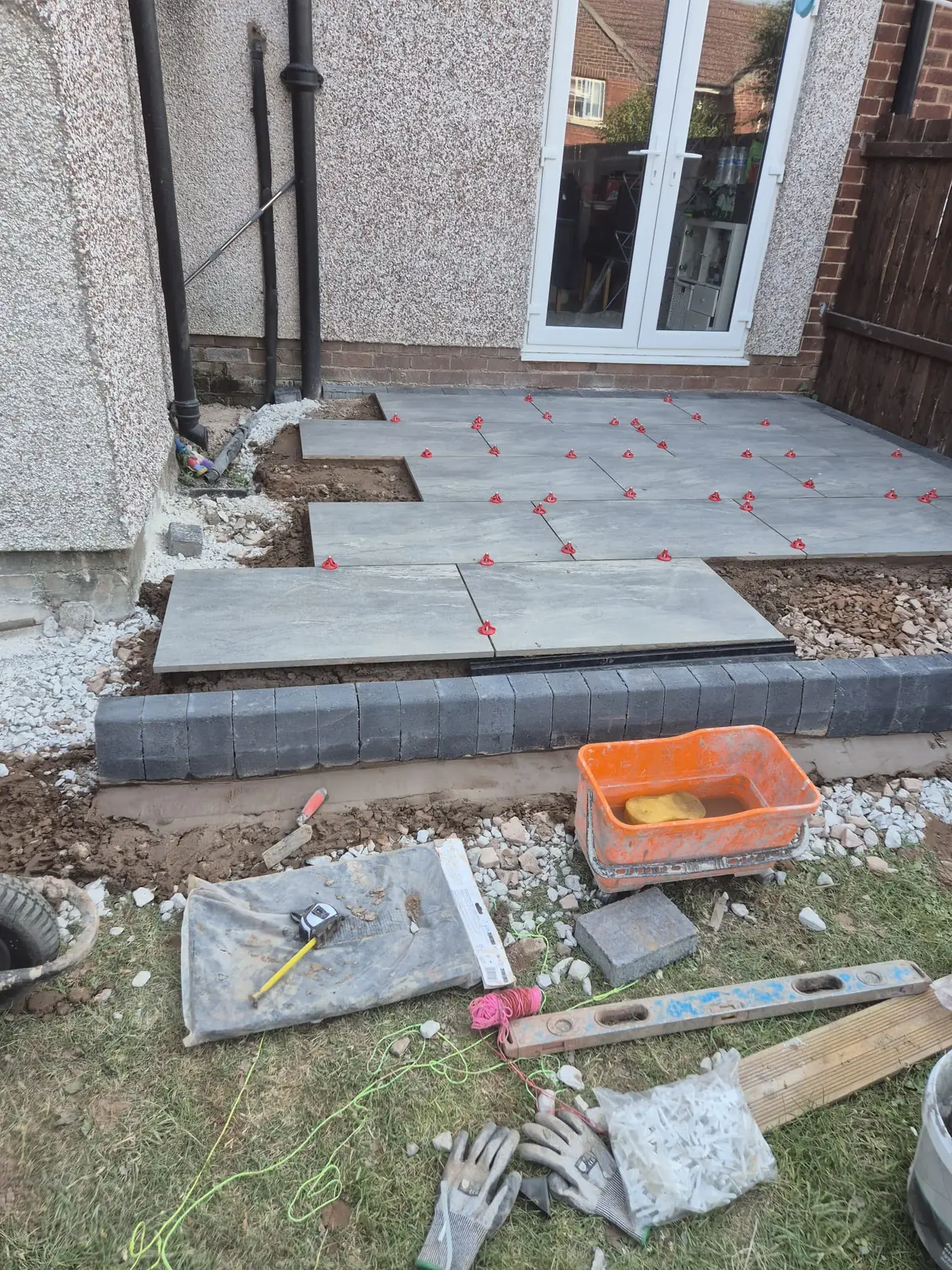 Laying and levelling the first porcelain slabs